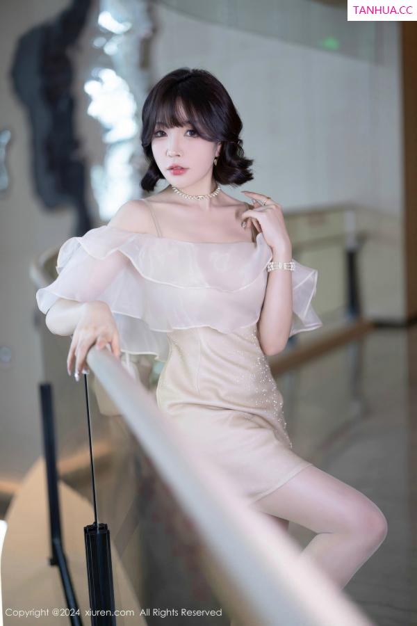 陈芝 芝芝Booty [XiuRen]高清写真图 2024.07.25 No.8917 徐莉芝Booty 丝袜美腿第11张图片